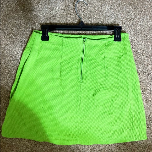 green mini skirt with white flowers! size small/medium! - Picture 2 of 2
